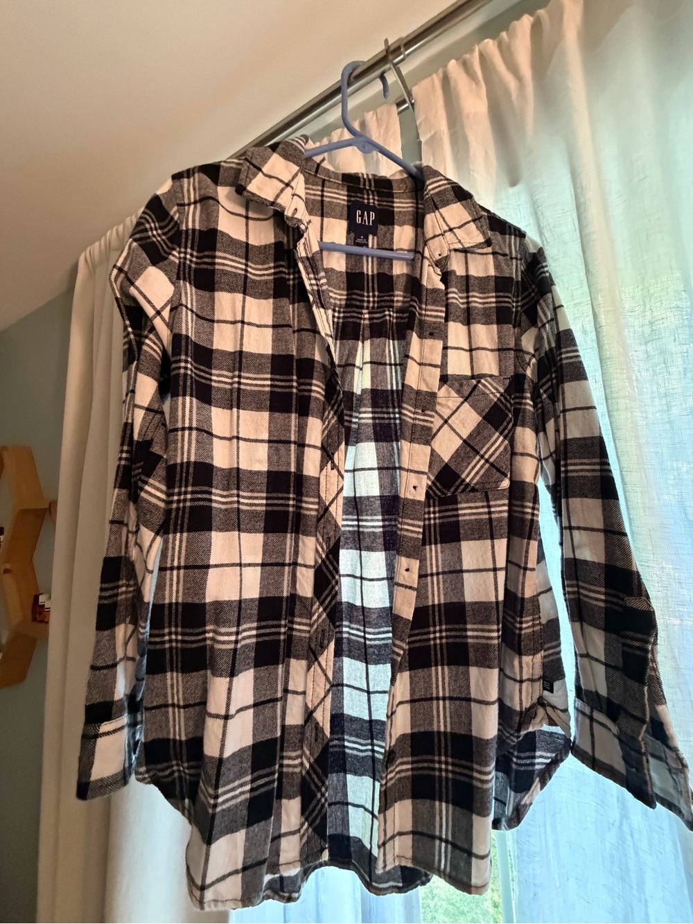 GAP Women’s Black and White Plaid Button-Down Shirt